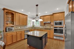 108 Inverness Drive photo 4