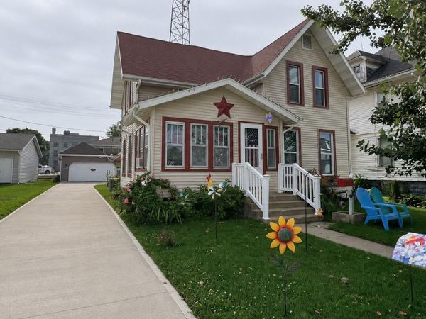 111 N Walnut Avenue, New Hampton, IA 50659