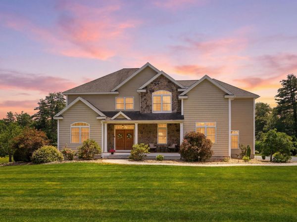 28 Lamplighter Lane, Salem, NH 03079