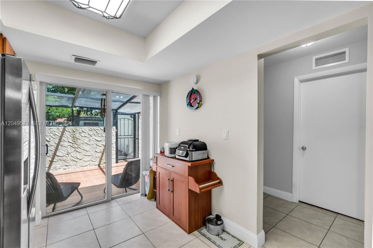 9820 NW 65th Ct, Unit B13, Tamarac, FL 33321 Photo