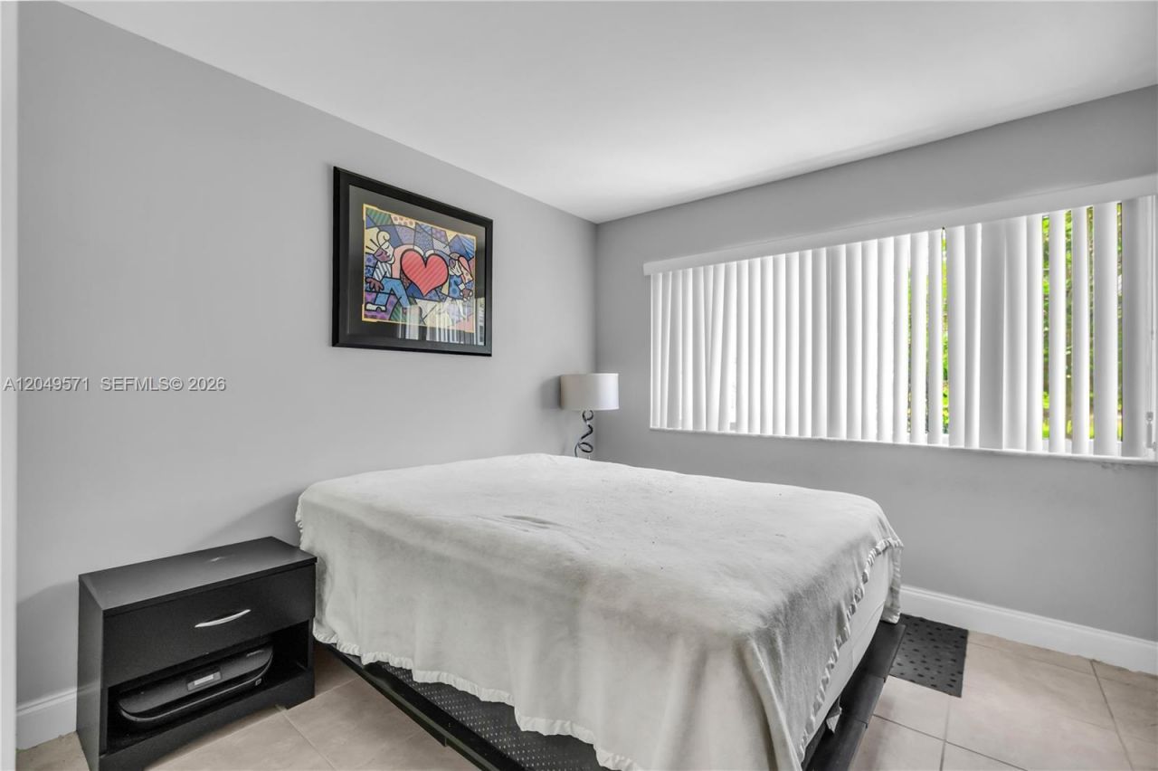 9820 NW 65th Ct, Unit B13, Tamarac, FL 33321 Photo