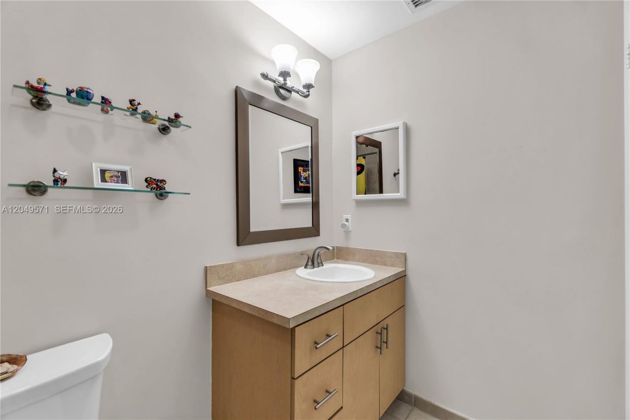 9820 NW 65th Ct, Unit B13, Tamarac, FL 33321 Photo