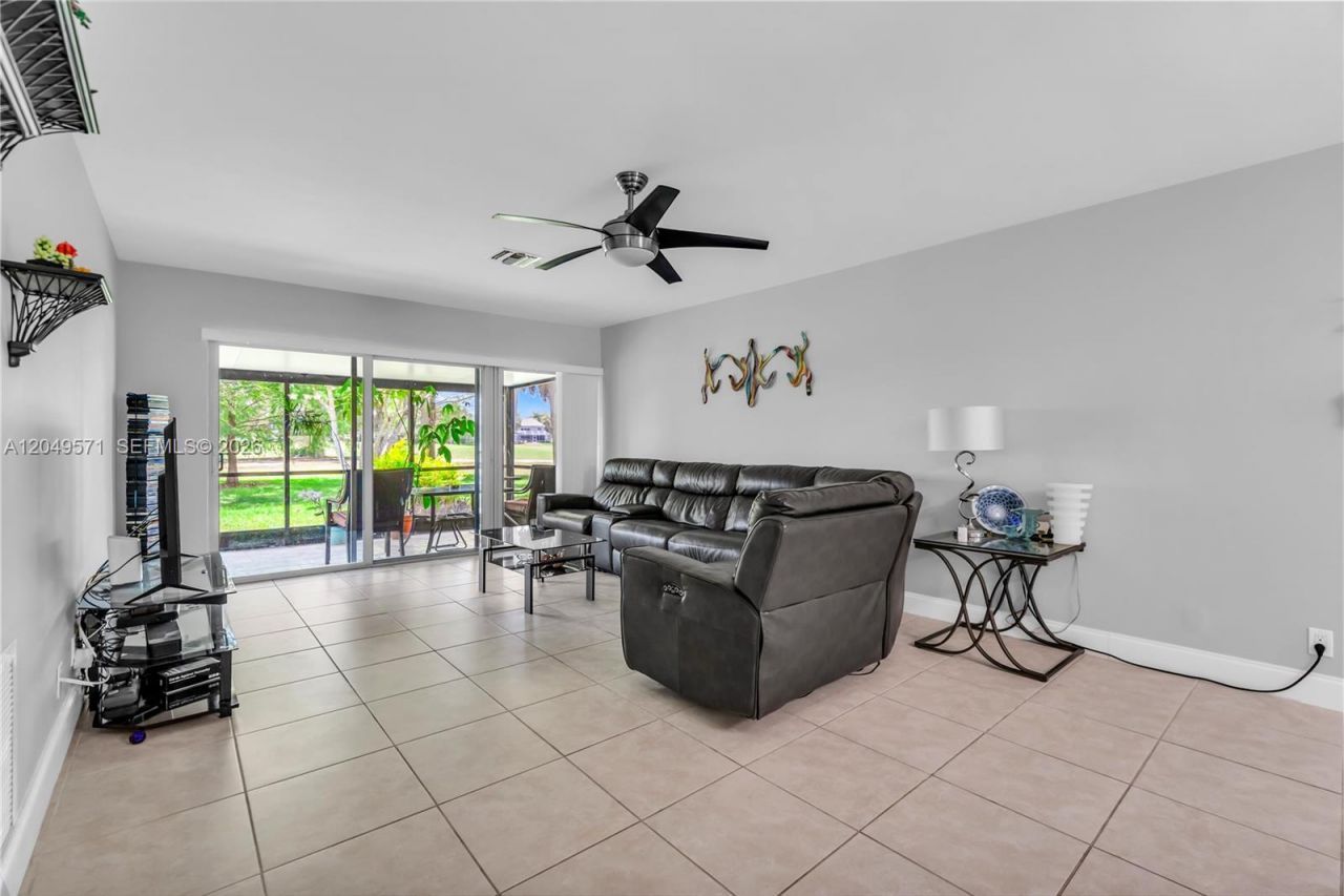 9820 NW 65th Ct, Unit B13, Tamarac, FL 33321 Photo
