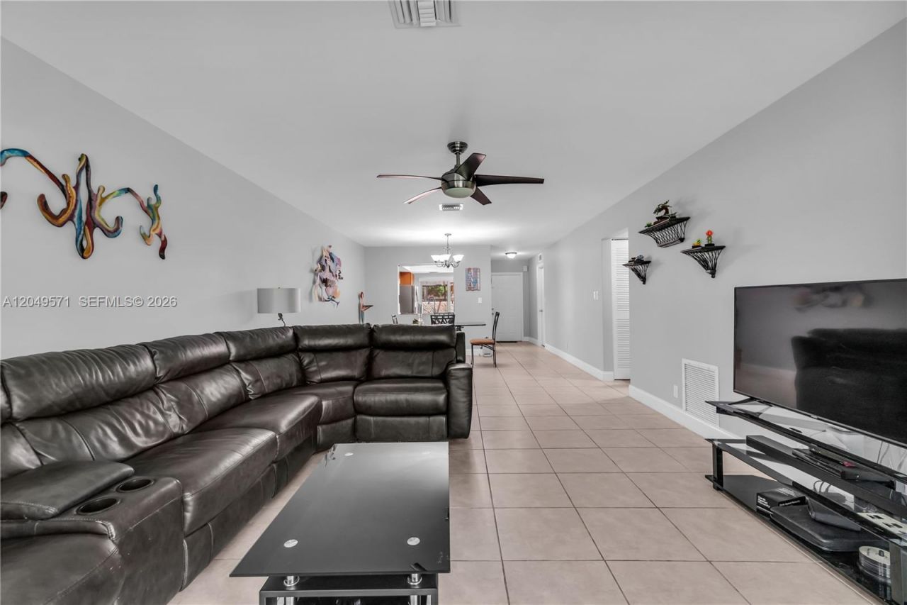 9820 NW 65th Ct, Unit B13, Tamarac, FL 33321 Photo