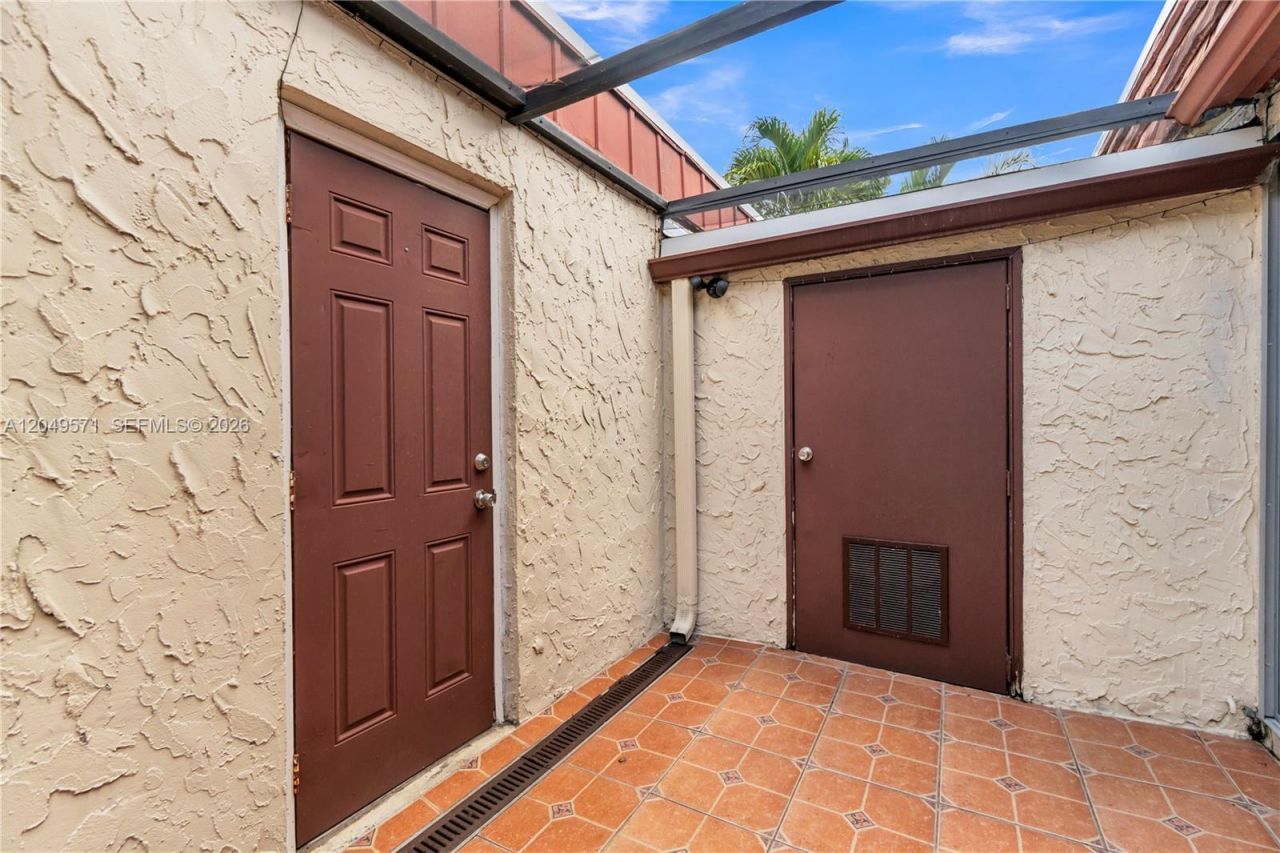 9820 NW 65th Ct, Unit B13, Tamarac, FL 33321 Photo