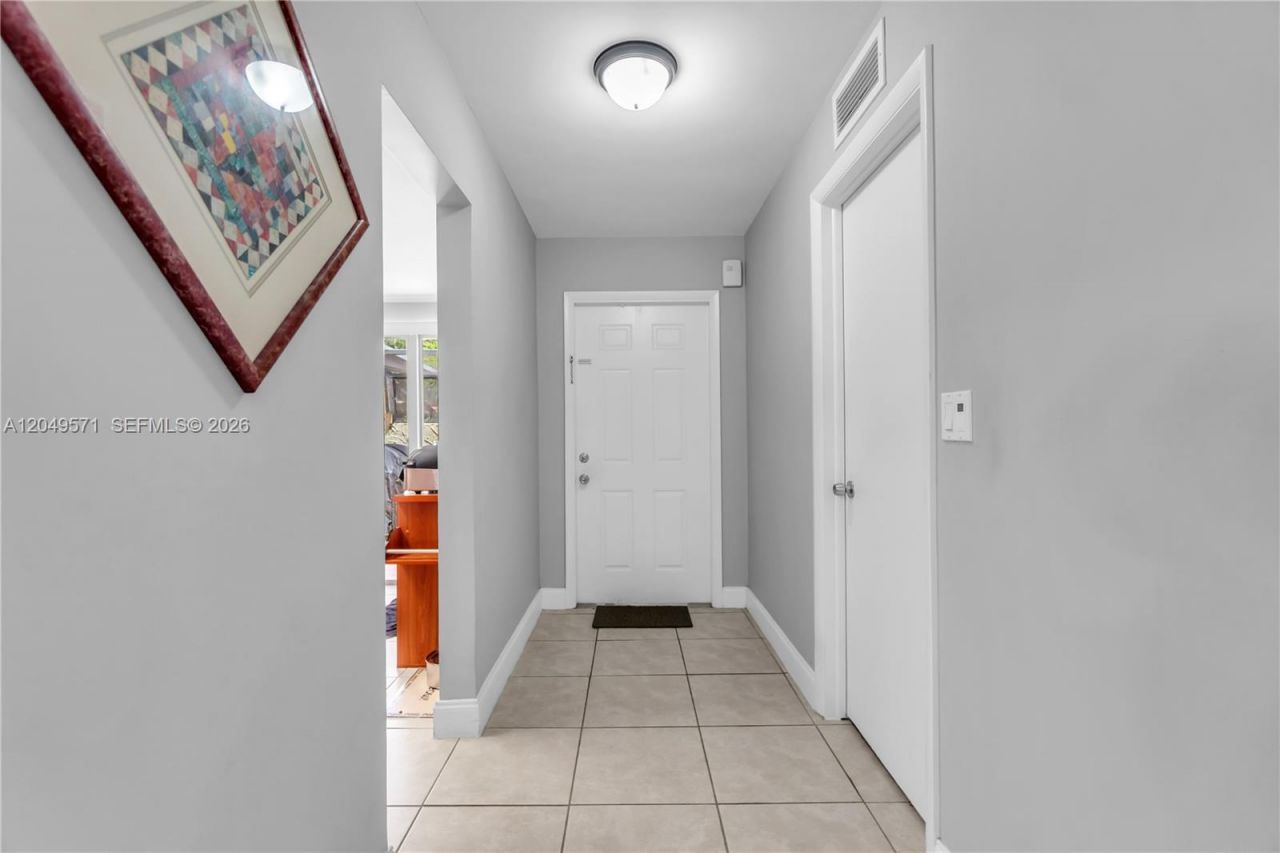 9820 NW 65th Ct, Unit B13, Tamarac, FL 33321 Photo