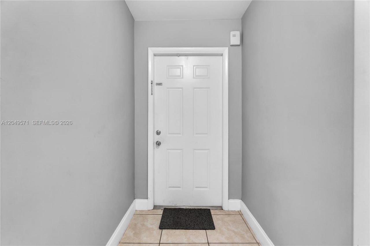 9820 NW 65th Ct, Unit B13, Tamarac, FL 33321 Photo