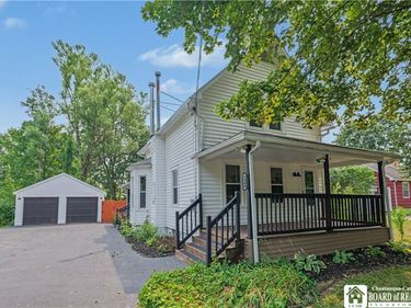 1369 Sturgeon Point Road , Derby, NY 14047