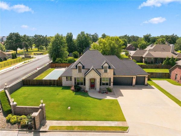 2806 S Creekside Drive , Rogers, AR 72758
