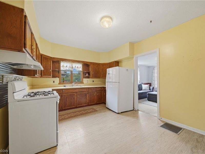 143 E Highland Avenue , Ravenna, OH 44266 Photo 13