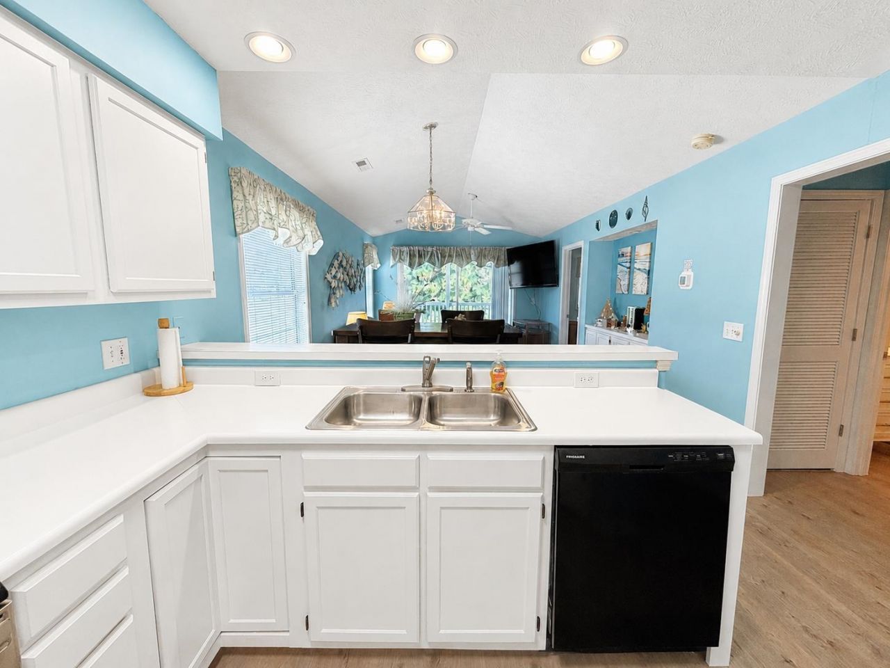 657 Tupelo Ln.  Photo 6