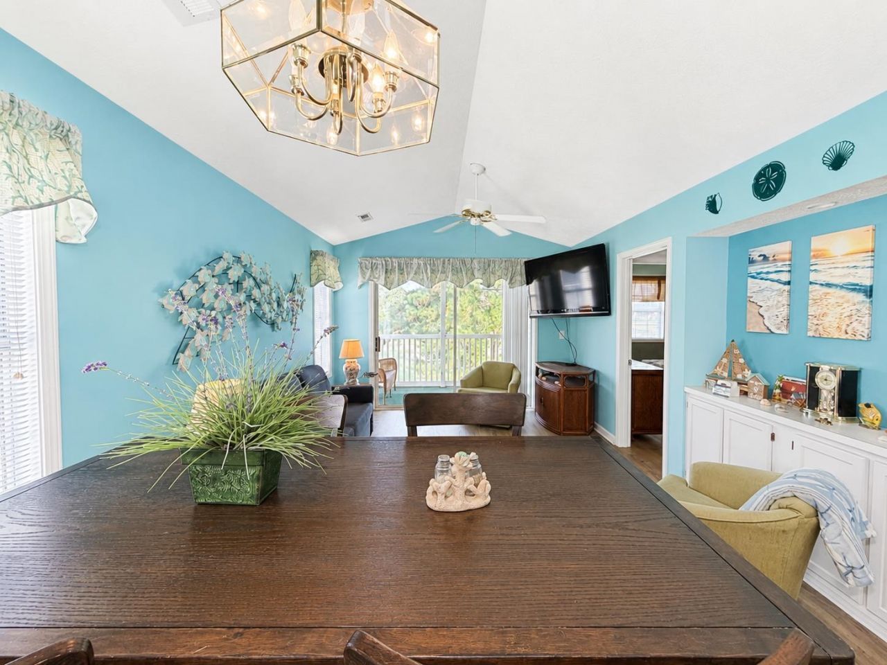 657 Tupelo Ln.  Photo 8