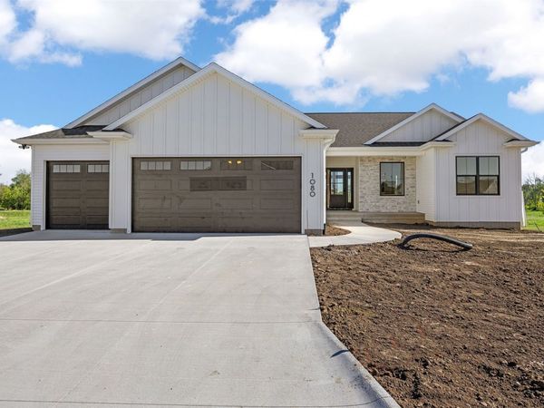 1986 Royal Oak Ridge Road, Marion, IA 52302
