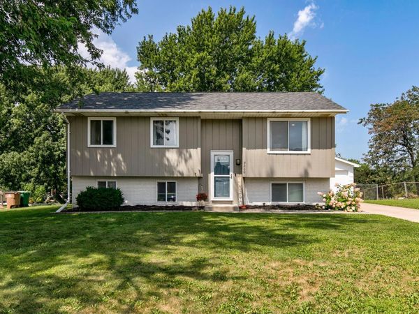 9260 Elmcrest Drive, Norwalk, IA 50211