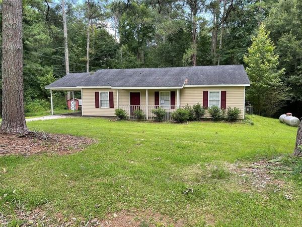 200 Glover Circle , Newnan, GA 30263