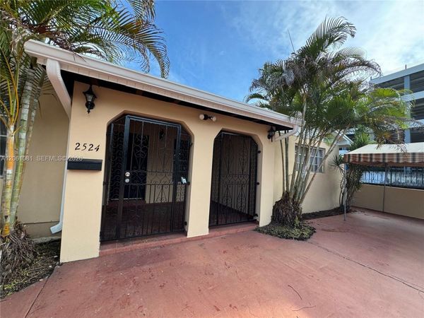 2524 SW 6th St , Miami, FL 33135