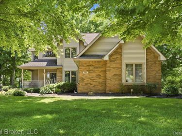 8184 Baypointe Drive, Brighton Township, Mi 48114