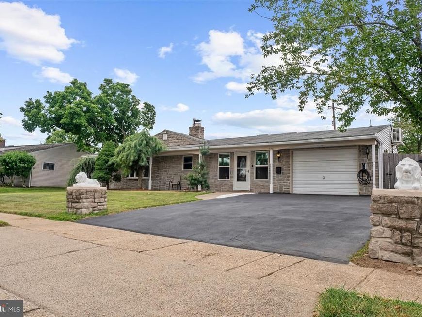 220 Willow Drive, Levittown, PA 19054 Main Photo