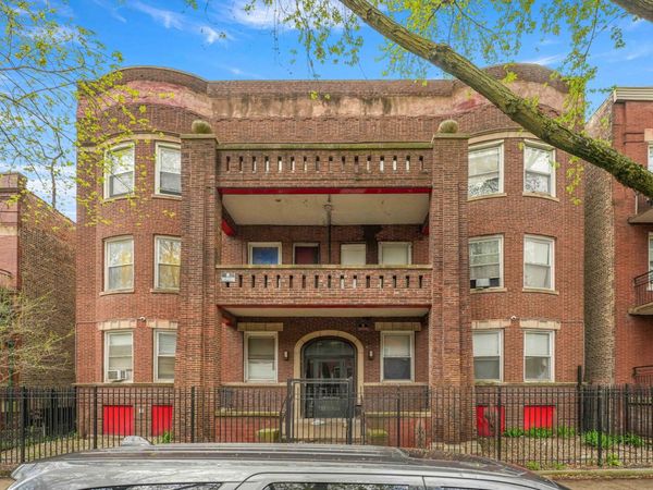6140 S Eberhart Avenue , Chicago, IL 60637