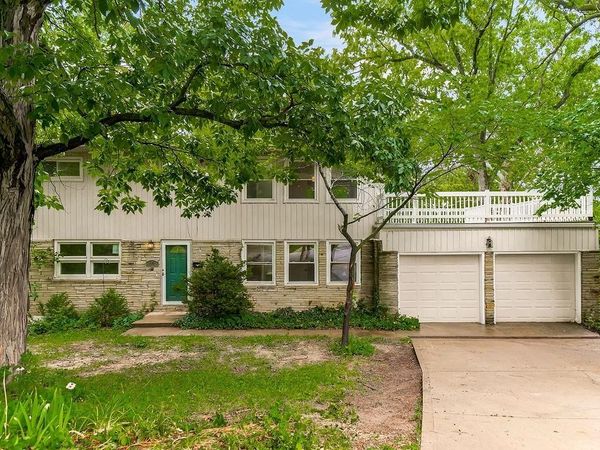 6807 N Walnut Street, Kansas City, MO 64118