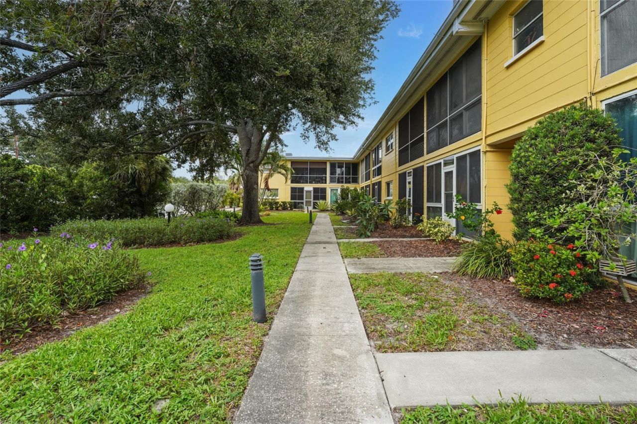 2155 Wood Street, Unit A22, Sarasota, FL 34237 Photo