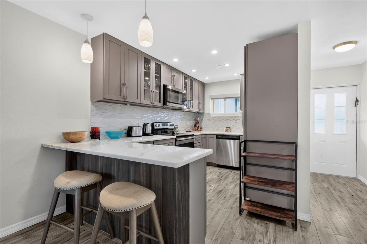 2155 Wood Street, Unit A22, Sarasota, FL 34237 Photo