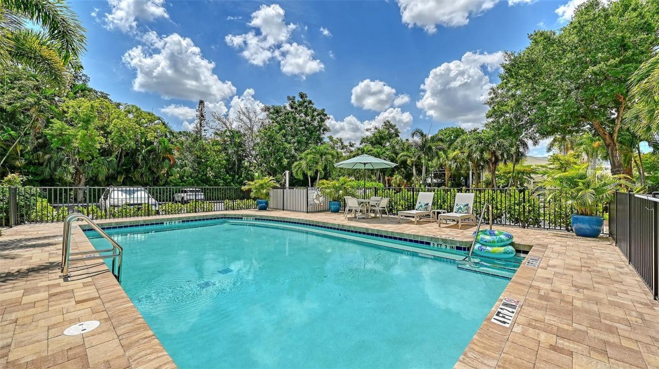 1685 Laurel Street, Unit 3, Sarasota, FL 34236 Photo