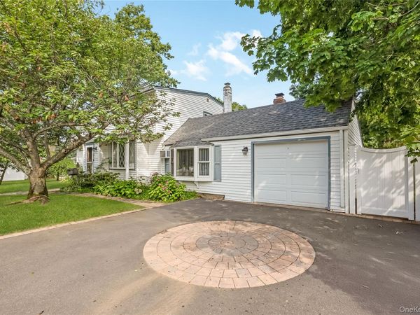 525 Beech Street , North Babylon, NY 11703