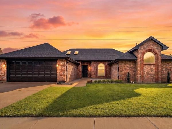 3425 Dorchester Drive , Bedford, TX 76021