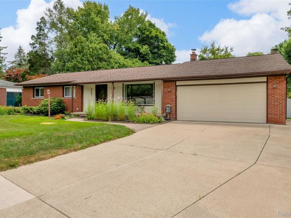 30065 Minglewood Lane, Farmington Hills, Mi 48334