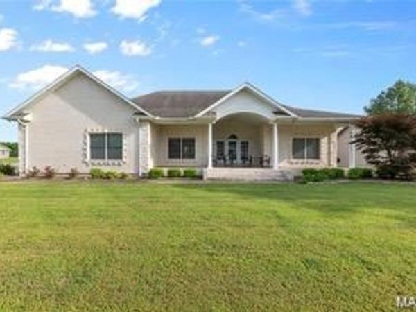 915 Plantation Boulevard , Sikeston, MO 63801