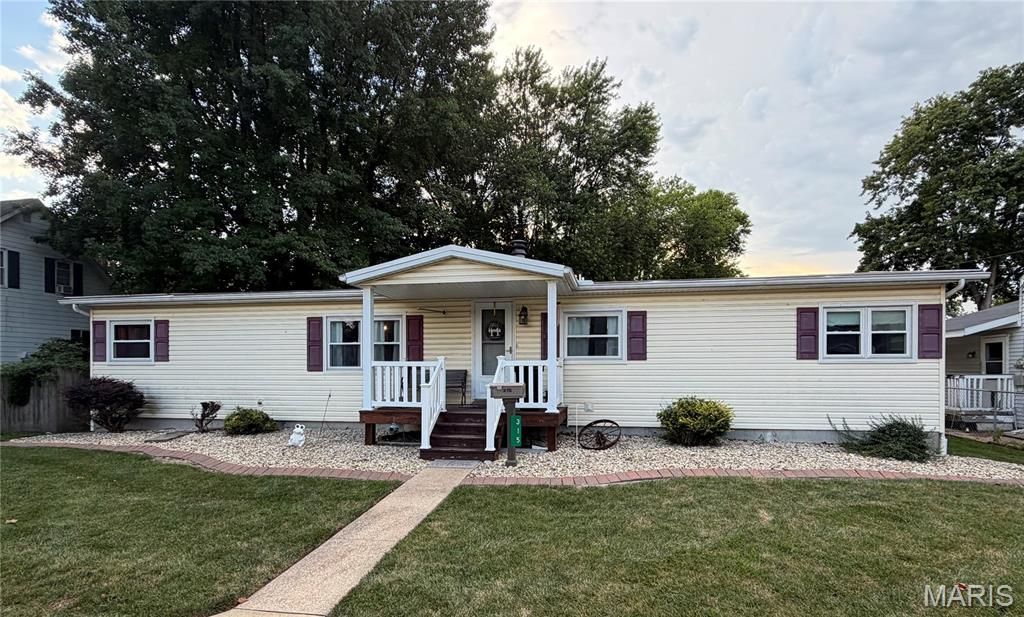 315 N Independence Street , Mascoutah, IL 62258 Main Photo