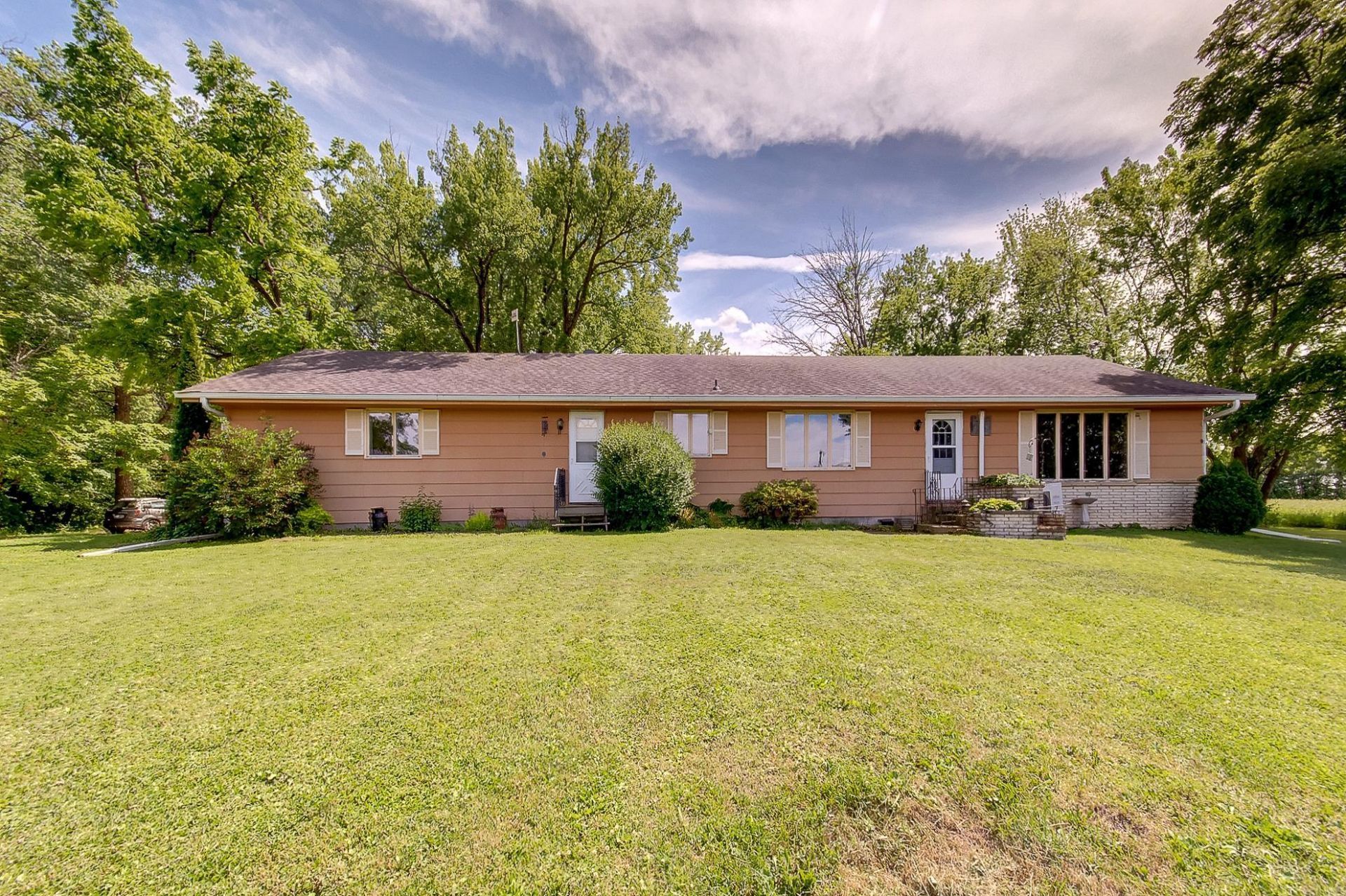 10760 100th Street W, Montgomery, MN 56069 Main Photo