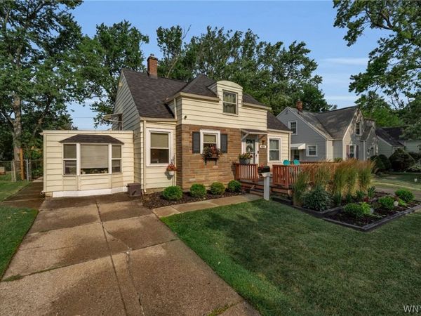 401 Lamarck Dr , Cheektowaga, NY 14225