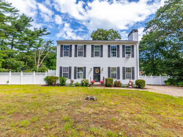 8 Hampden Road , Teaticket, MA 02536