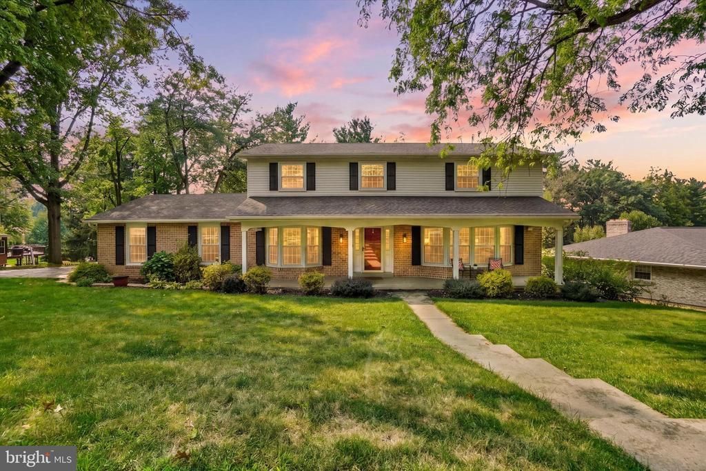 830 PINEHURST ROAD, YORK, PA 17402