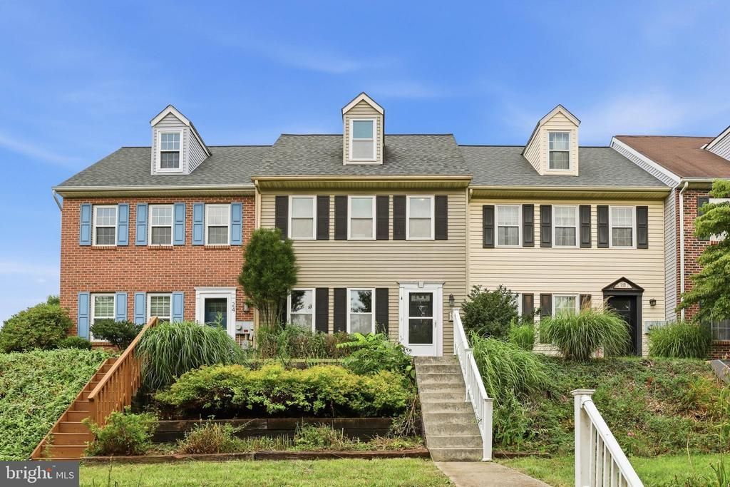 22 PENNWICK DRIVE , LITITZ, PA 17543