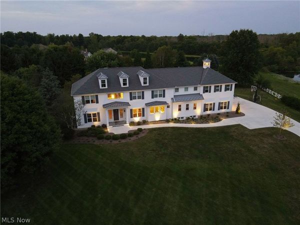 9830 Greenway Trail, Chagrin Falls, OH 44023