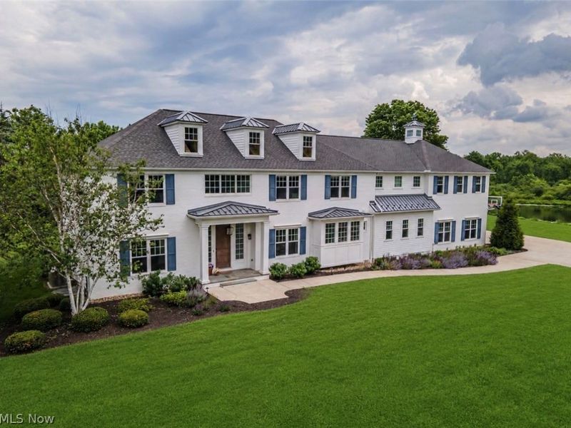 9830 Greenway Trail, Chagrin Falls, OH 44023 Photo 3