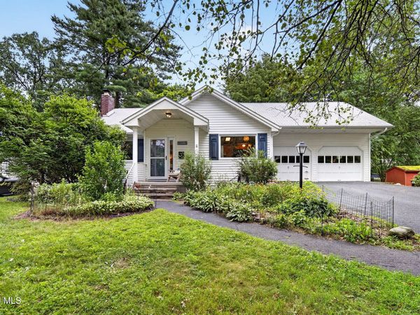 1528 Regent Street, Niskayuna, NY 12309