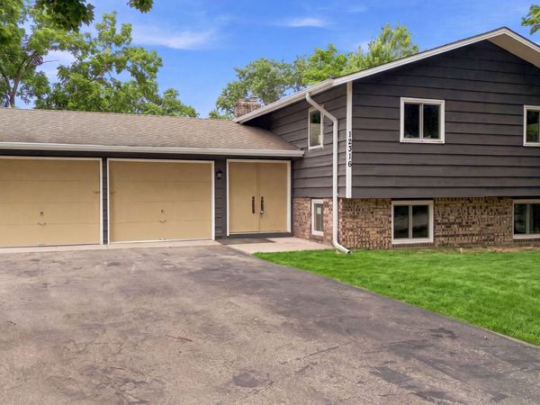 12316 Villaburne Drive, Burnsville, MN 55337
