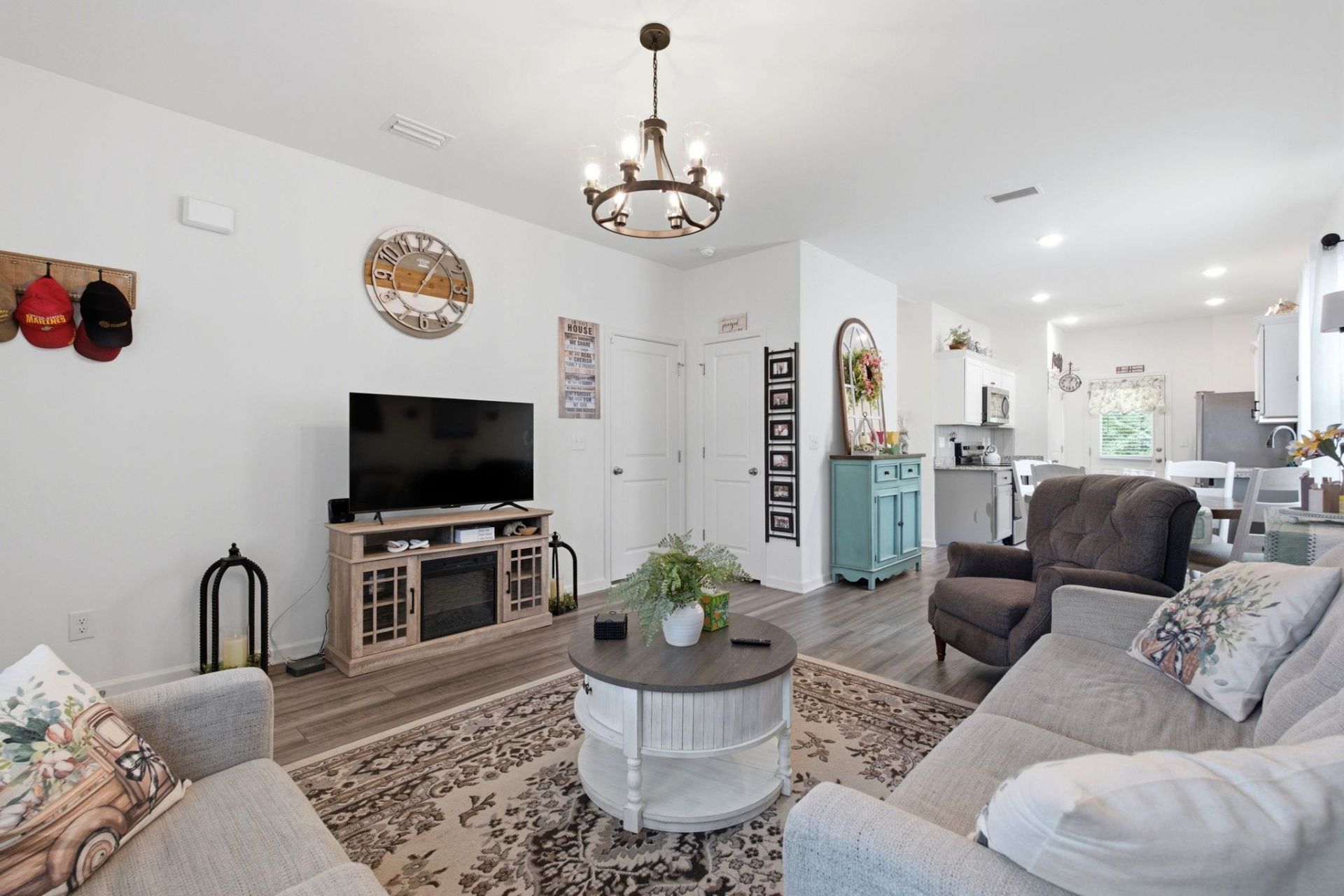 152 Plantersfield Dr. Photo 4