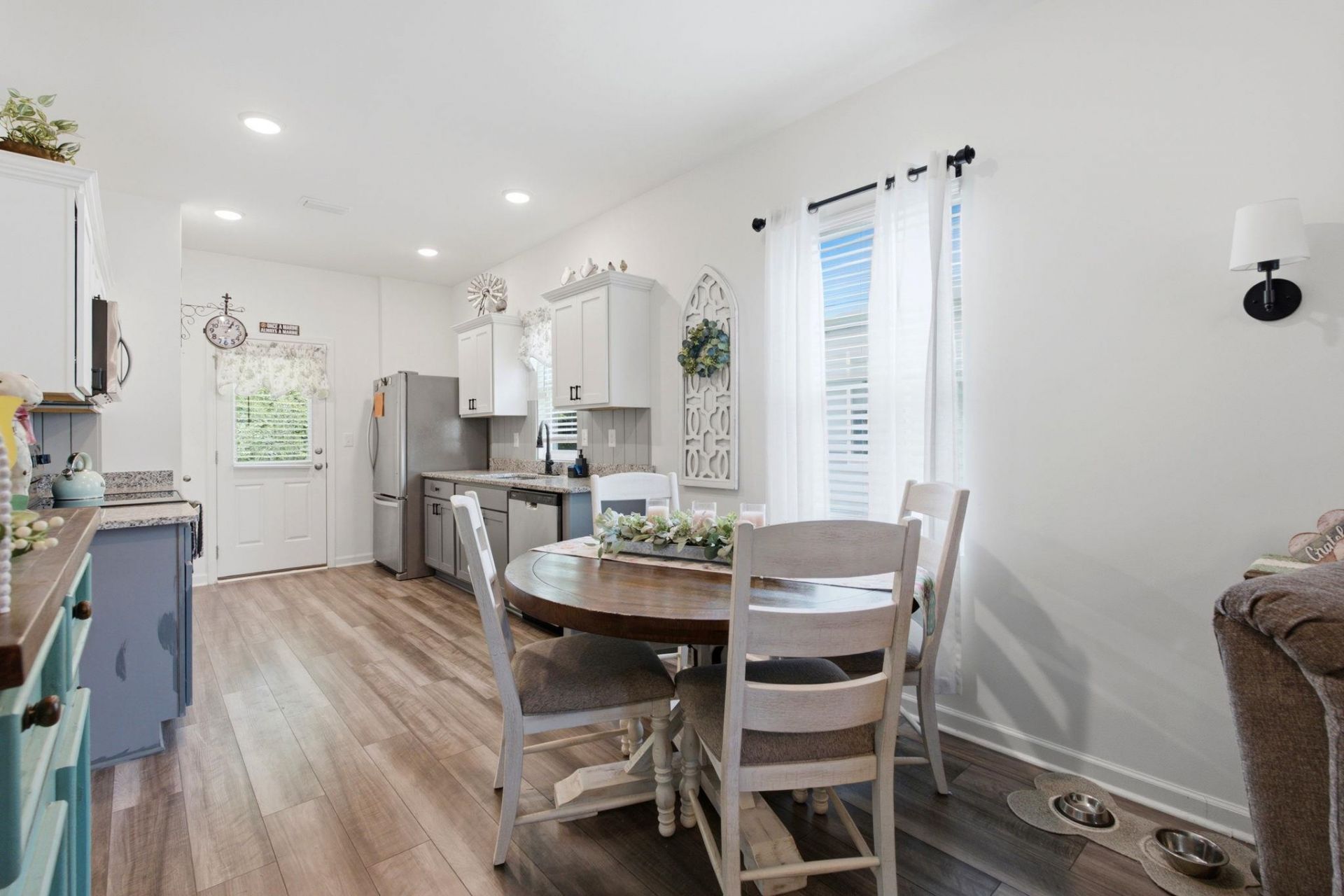 152 Plantersfield Dr. Photo 6