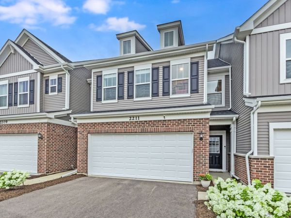 2211 Horseshoe Circle, Naperville, IL 60564