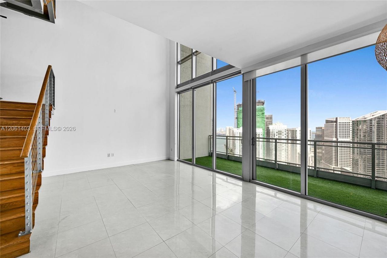 90 SW 3rd St , Unit PH-17, Miami, FL 33130 Photo