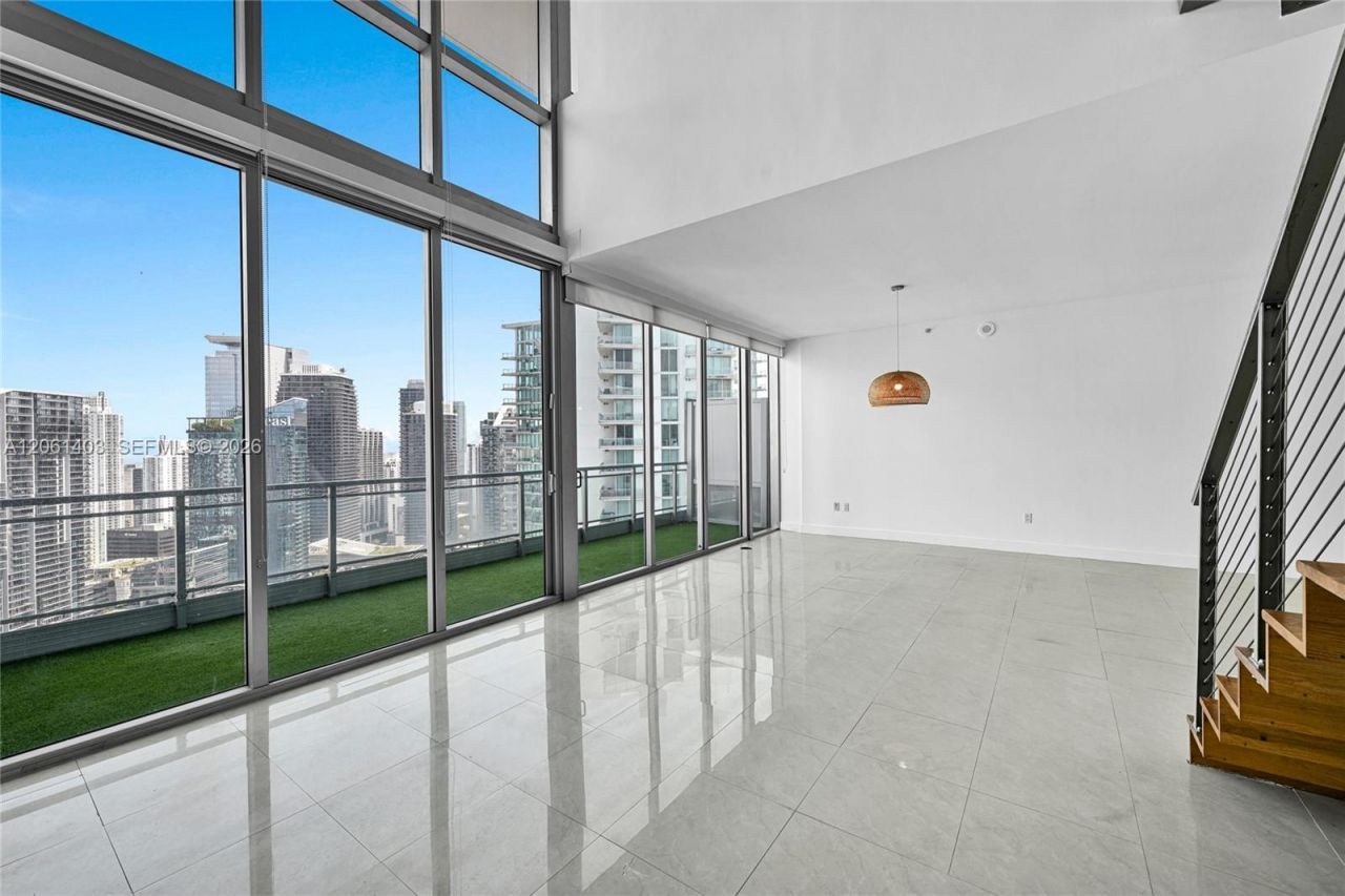 90 SW 3rd St , Unit PH-17, Miami, FL 33130 Photo