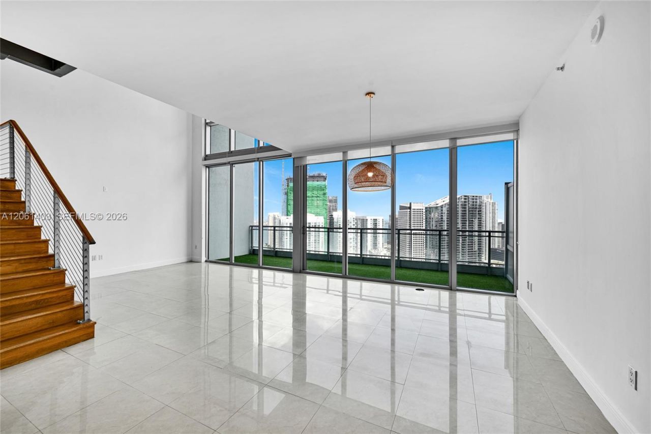 90 SW 3rd St , Unit PH-17, Miami, FL 33130 Photo