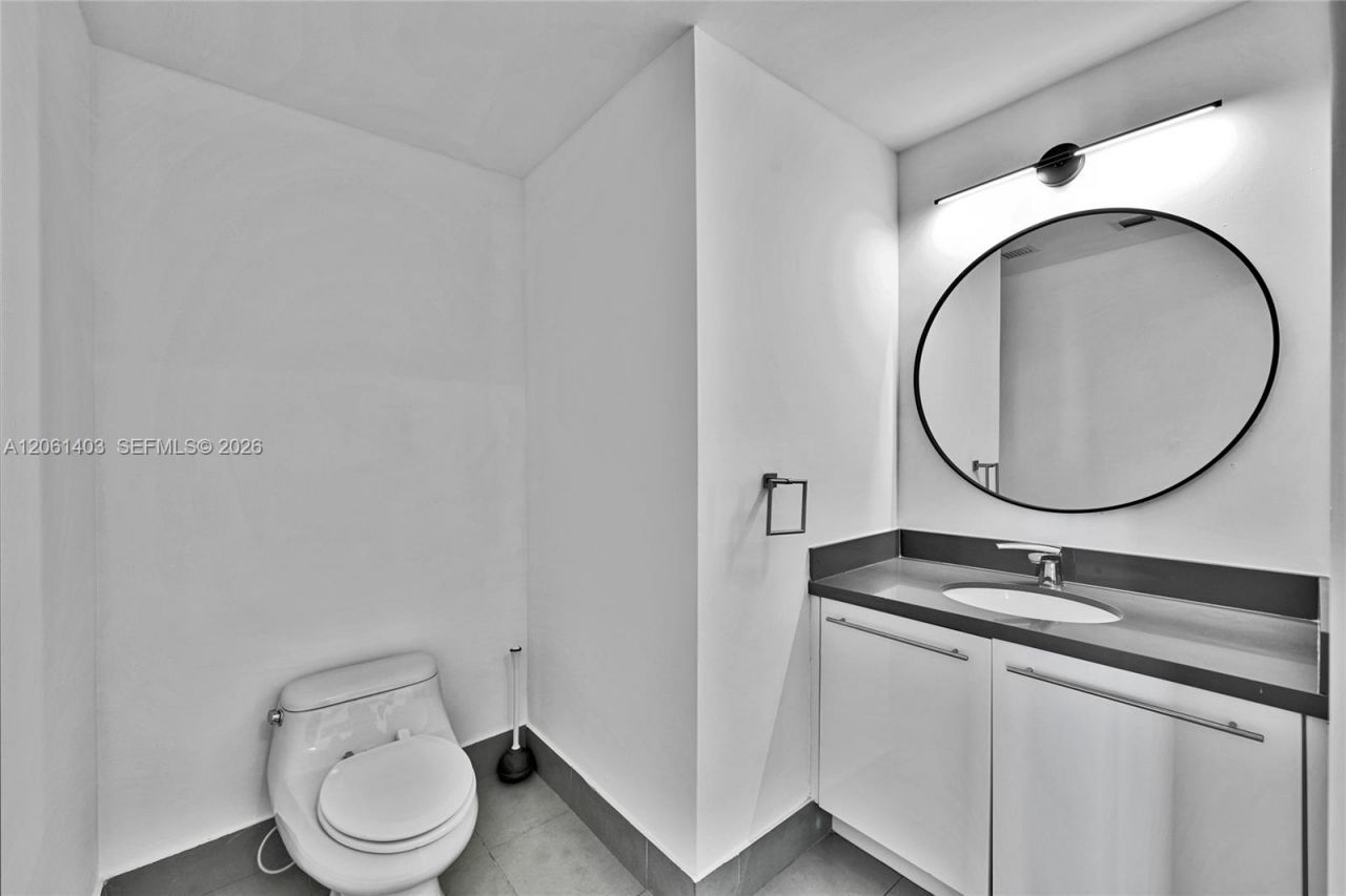 90 SW 3rd St , Unit PH-17, Miami, FL 33130 Photo