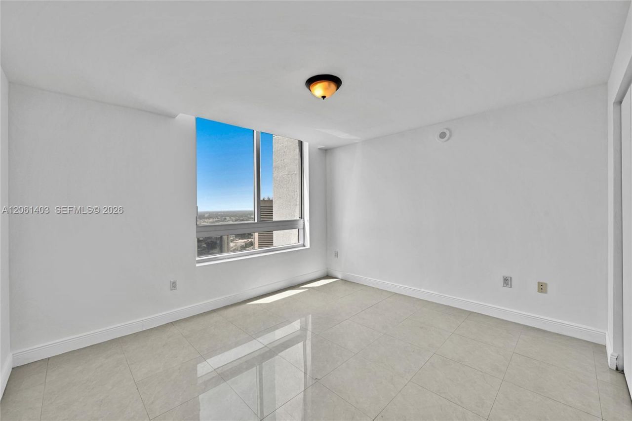 90 SW 3rd St , Unit PH-17, Miami, FL 33130 Photo