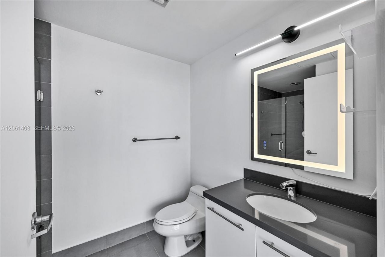 90 SW 3rd St , Unit PH-17, Miami, FL 33130 Photo